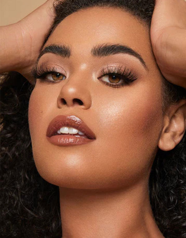 model wearing icon opuluxe beauty mink eyelashes