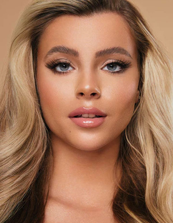 blonde model wearing faux mink opuluxe beauty eyelashes